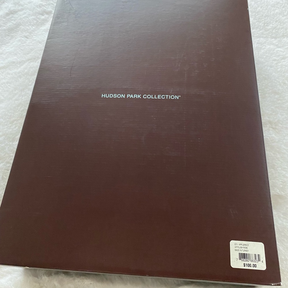 Bathrobe Hudson Park Collection , blue in color. - Picture 5 of 7